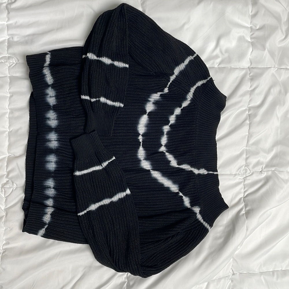 Cotton navy tie die sweater-fits like size 8